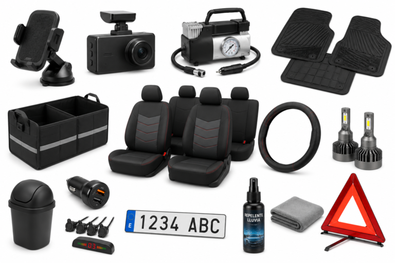 Interior de coche con varios gadgets y accesorios para viajes de verano sobre el asiento del copiloto