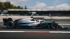 Andrea Kimi Antonelli pilotando el Mercedes W17 durante una sesión de clasificación del Mundial de F1 202