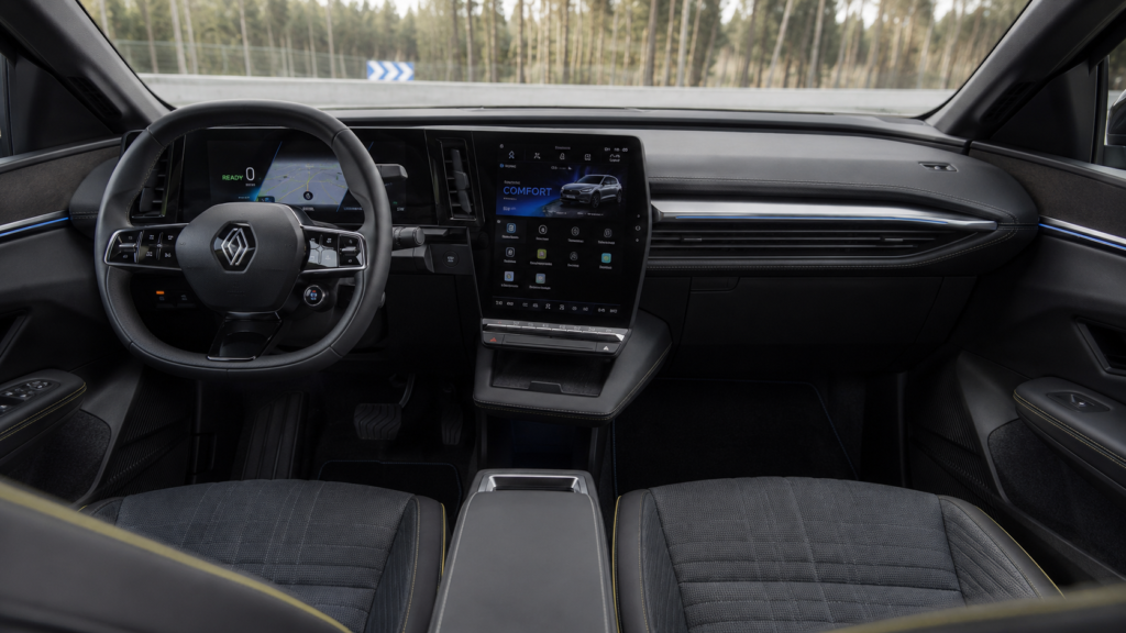 Interior del Renault Mégane E-Tech 2026 con el sistema openR
link de doble pantalla