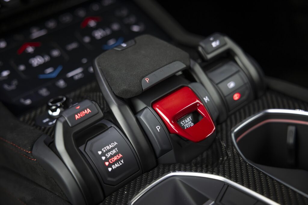 Detalles de fibra de carbono del Lamborghini Urus SE Performante