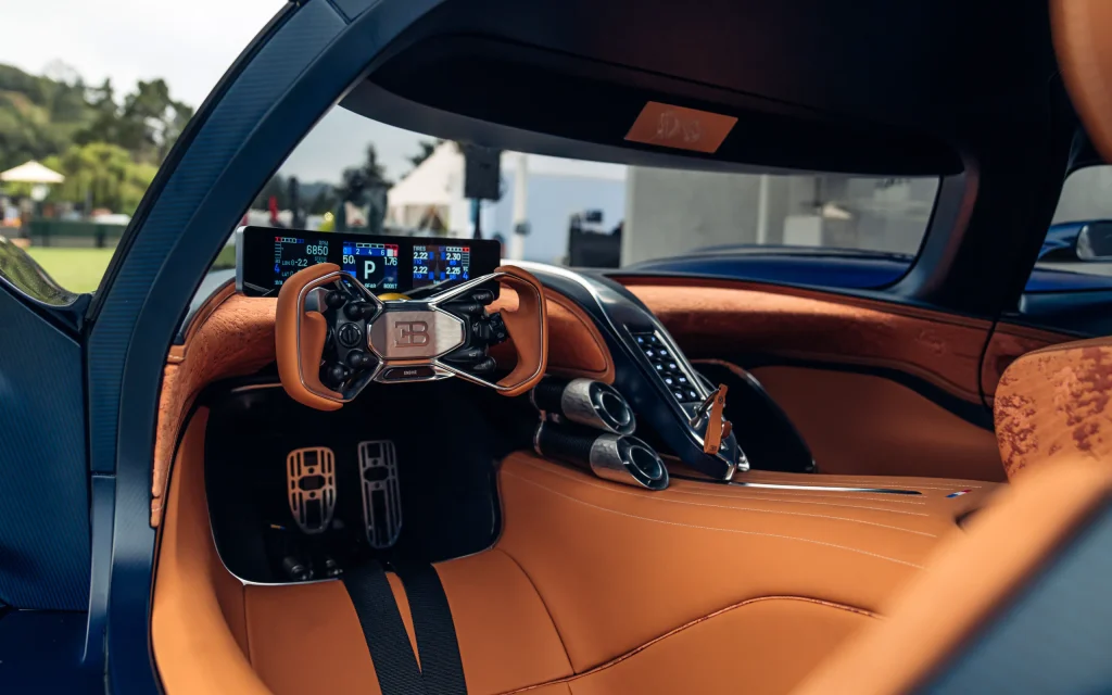 BUGATTI-Destrier-at-The-Quail interior consola central